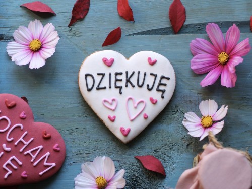 piernik-serce-dziekuje-z-serduszkami-recznie-malowany.jpg